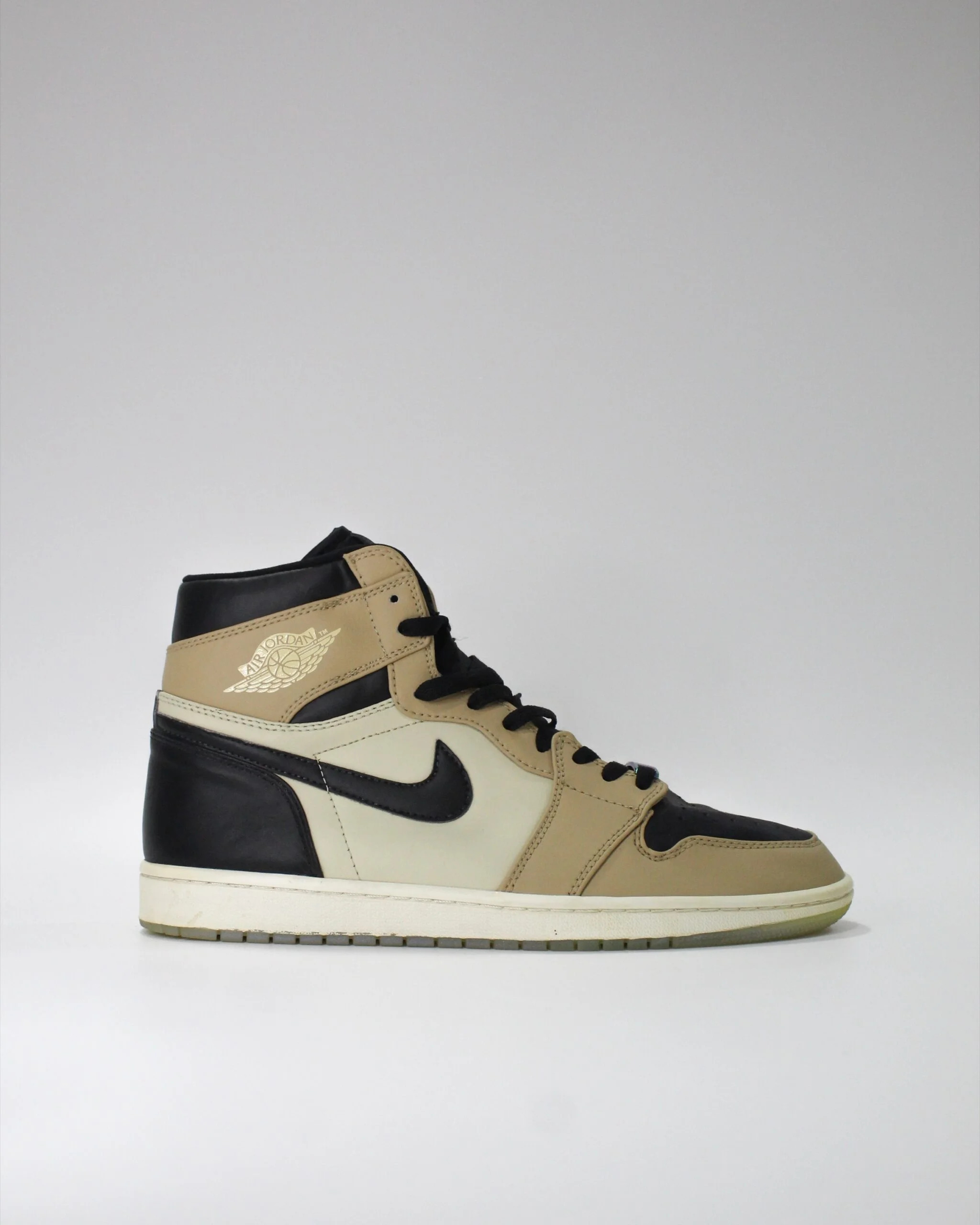 Nike Jordan1 Retro High Beige/Black