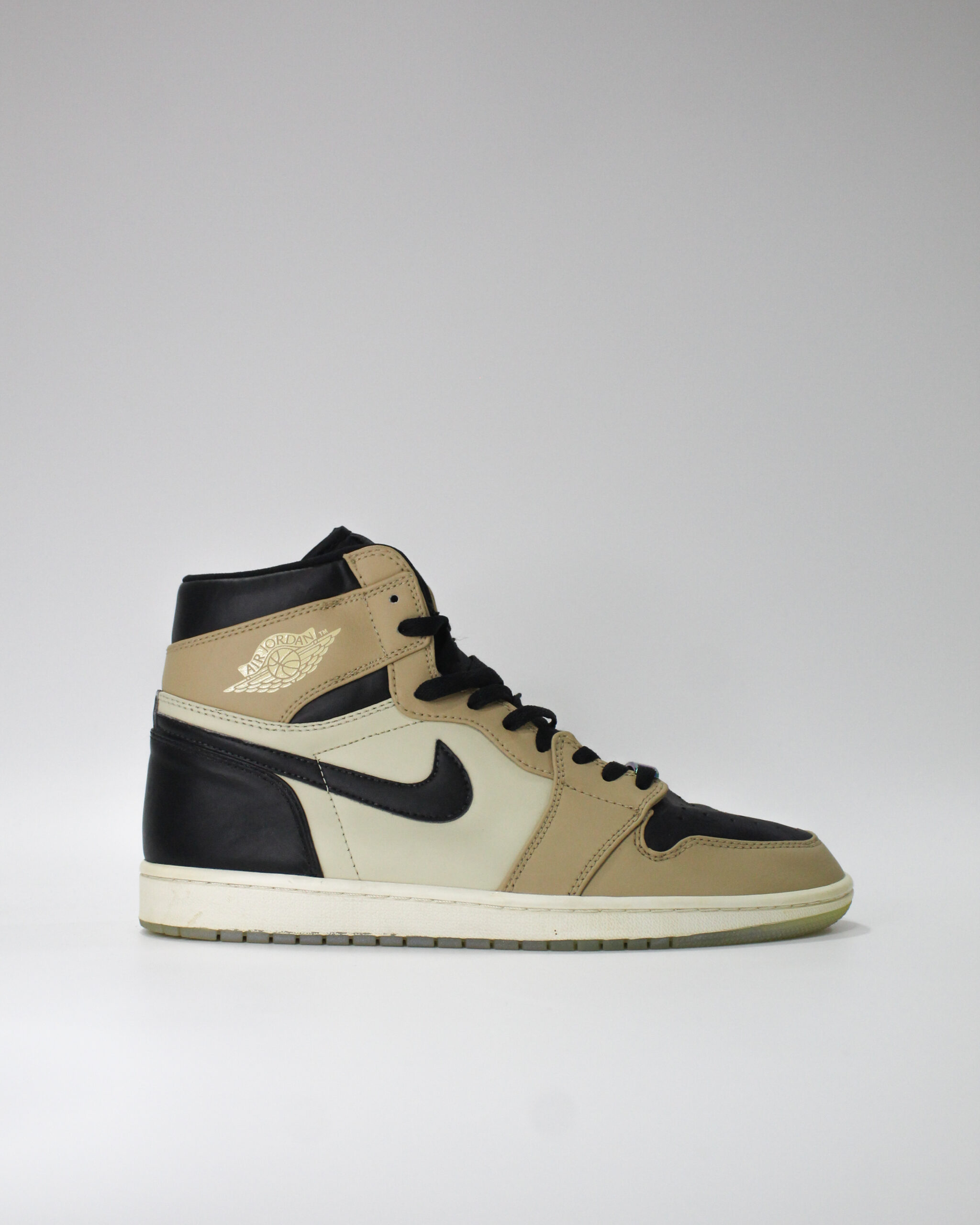 Nike Jordan1 Retro High Beige/Black