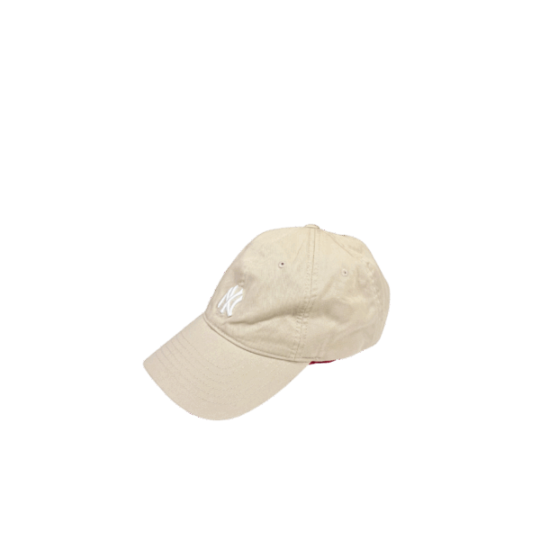 Gorra MLB New York Yankees Clásica Beige Logo Blanco Lifestyle
