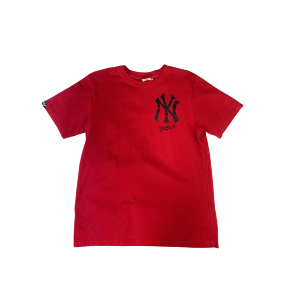 Polera MLB color rojo logo negro