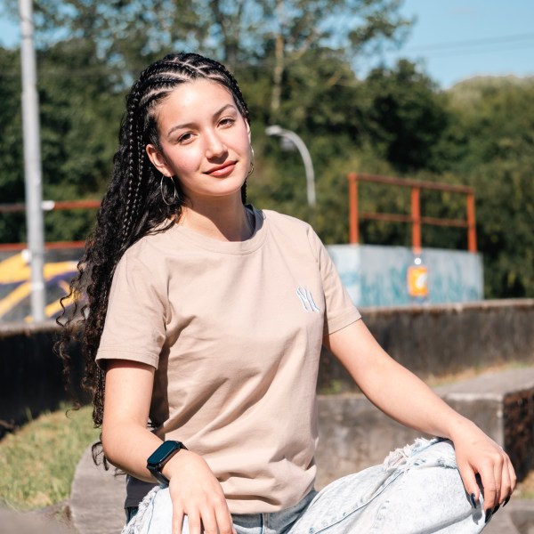 Polera MLB color cafe logo blanco