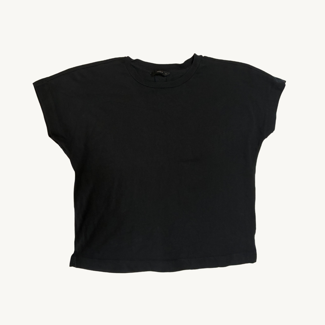 Polera Pigalle Essential – Negro Carbón